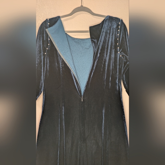 Sarah Luton Elegant Velvet Dress in Deep Teal - Picture 7 of 7